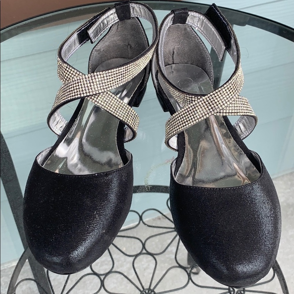 Black elegant flats
